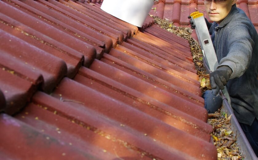 Fastest way to clean a gutter