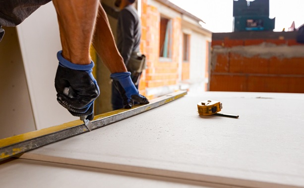 Cutting plasterboard